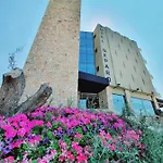 Hotel Qeparo *