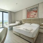 Szálloda Hotel Qeparo *