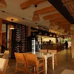 Hotel Qeparo *