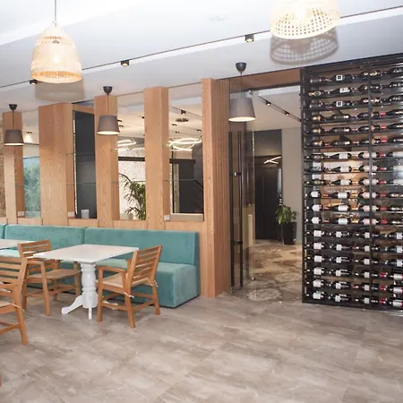 Hotel Qeparo Hotel *