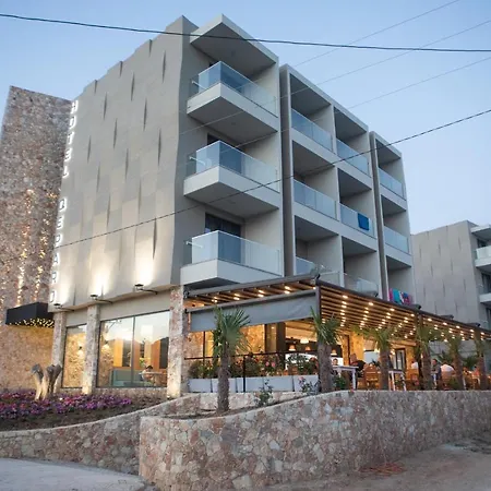 Отель Hotel Qeparo