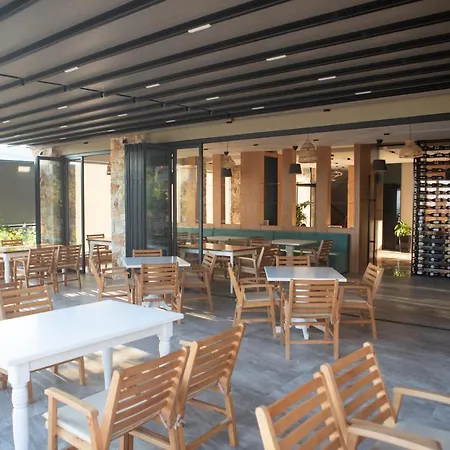 Hotel Qeparo Hotel