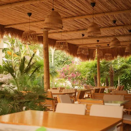 Hotel Qeparo * Qeparo