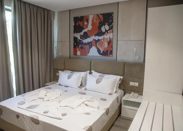 Hotel Qeparo ホテル ケパロ