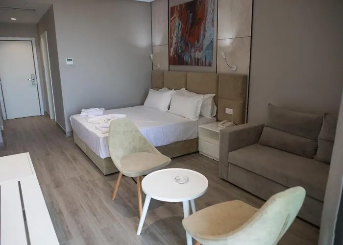 Hotel Qeparo ホテル ケパロ