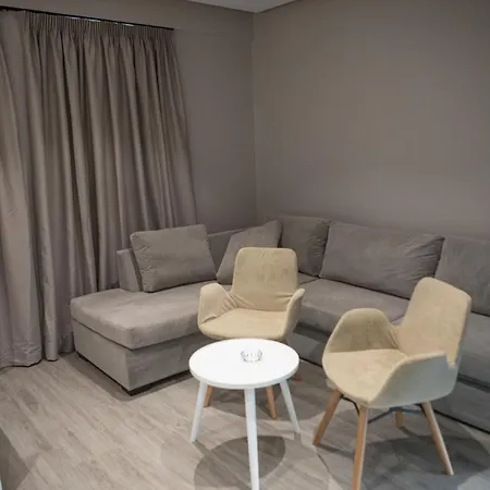 Hotel Qeparo מלון