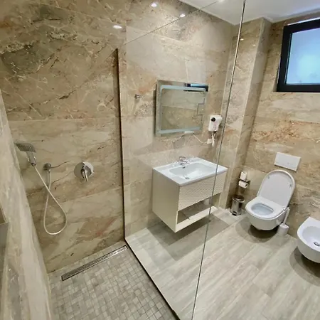 Hotel Qeparo Szálloda Qeparo