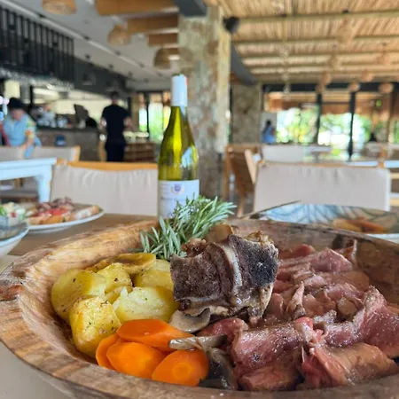 Szálloda Hotel Qeparo *