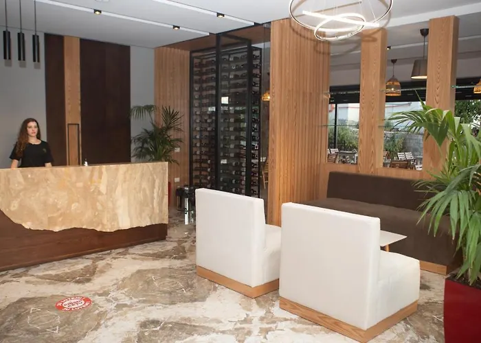 Hotel Qeparo Szálloda Qeparo