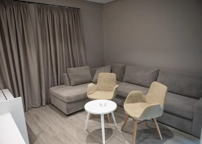 Hotel Qeparo Szálloda