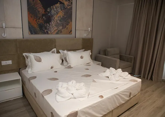 Hotel Qeparo Otel *