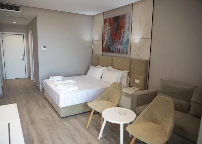 Hotel Qeparo Szálloda