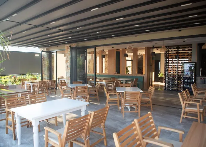 Hotel Qeparo Szálloda