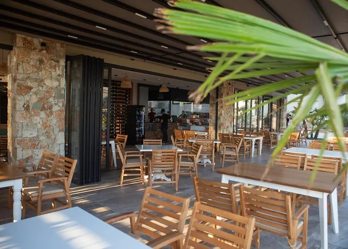 Otel Hotel Qeparo *