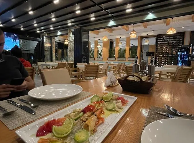 Otel Hotel Qeparo