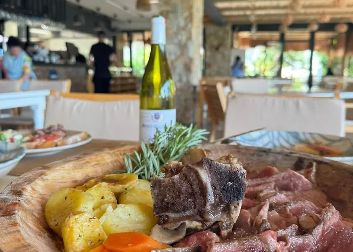 Szálloda Hotel Qeparo *